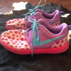 Girls Roshe Runs size 3